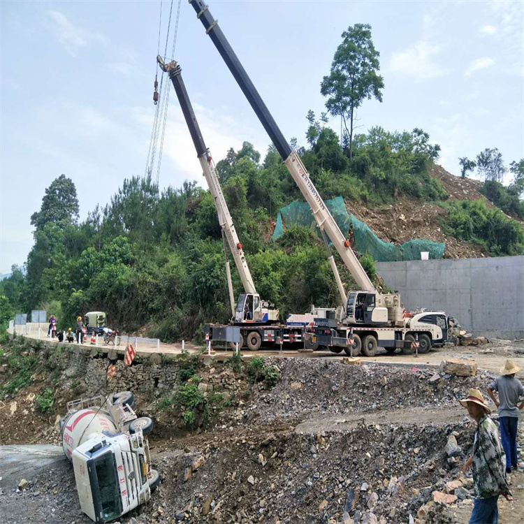 无锡惠山汽车掉沟里叫吊车救援要多少钱